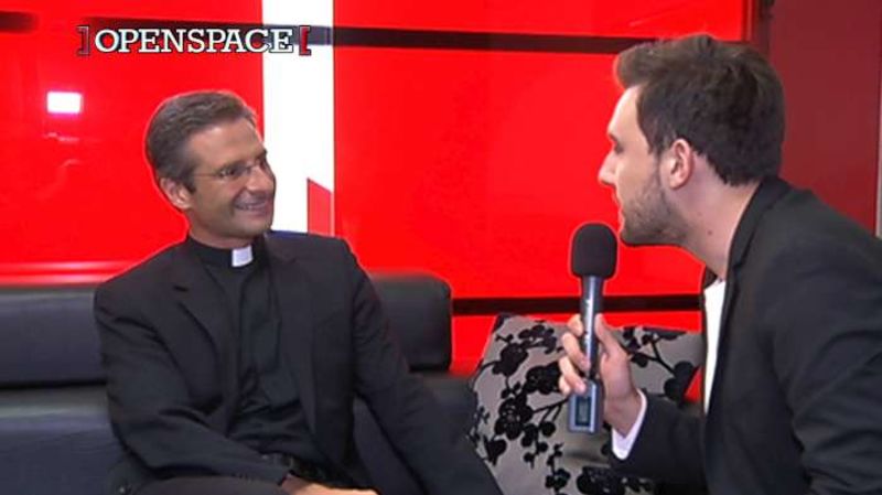 L'intervista a Monsignor Charamsa