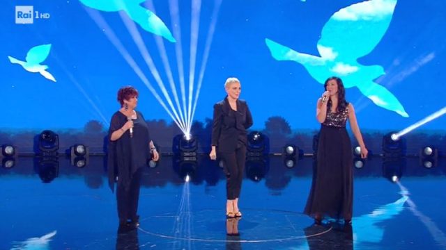 Il cantante mascherato diretta 31 gennaio - La finale entra nel vivo con la sfida tra Angelo e Coniglio - Eliminato l'Angelo è Valerio Scanu