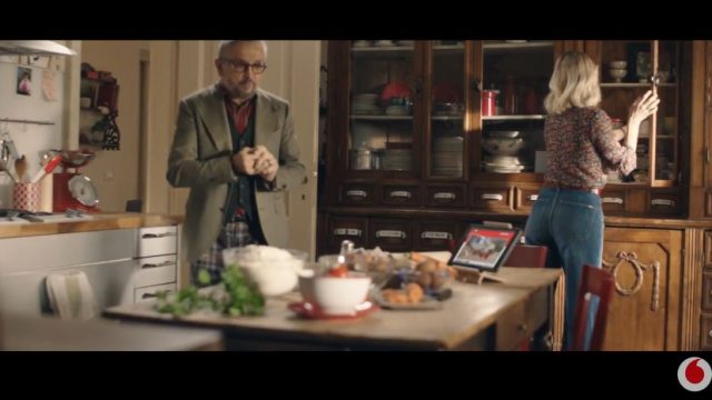 Spot in TV Vodafone - Chef Barbieri vicino di casa invadente per Giga Network