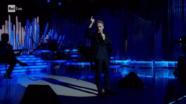 Una Storia da cantare 2 diretta 15 febbraio - Beppe Fiorello canta Meraviglioso di Domenico Modugno - Anche Paola Turci, Giuliano Palma e Renzo Arbore omaggiano il grande cantautore