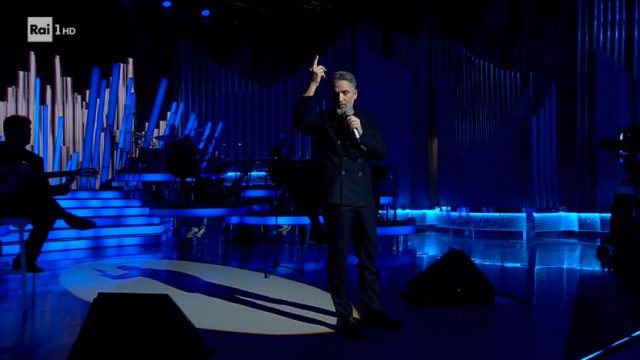 Una Storia da cantare 2 diretta 15 febbraio - Beppe Fiorello canta Meraviglioso di Domenico Modugno - Anche Paola Turci, Giuliano Palma e Renzo Arbore omaggiano il grande cantautore