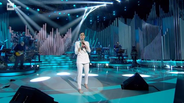 Bianca Guaccero canta Le notti di maggio