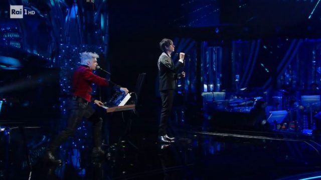 Bugo e Morgan a Sanremo 2020 cantano "Sincero"