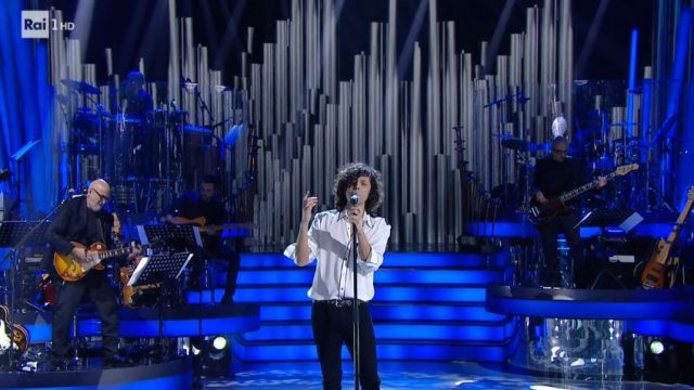 Una Storia da cantare 2 diretta 15 febbraio - Ermal Meta canta Almeno tu nell'universo