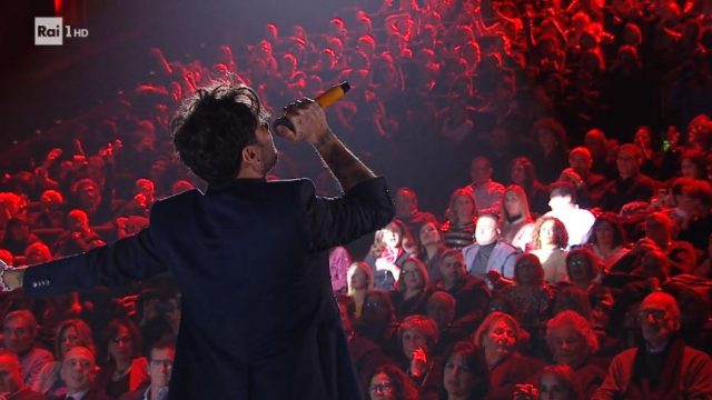 Fabrizio Moro canta endrigo