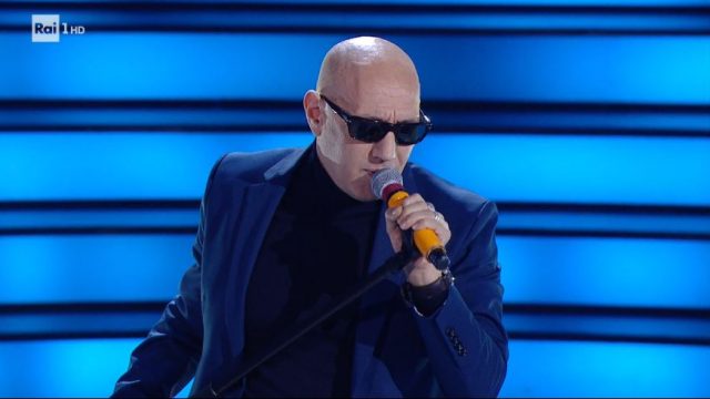 Giuliano Palma canta Nel blu dipinto di blu