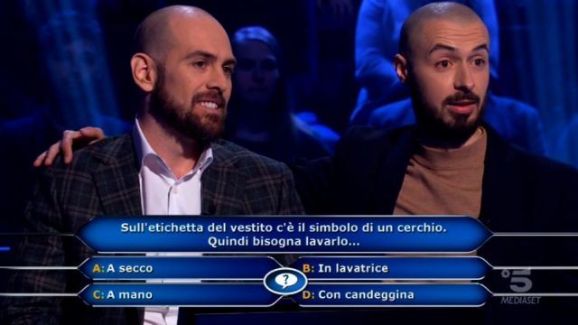 Chi vuol essere milionario diretta 19 febbraio - Stefano Caligione e l'amico Federico rispondono alla terza domanda