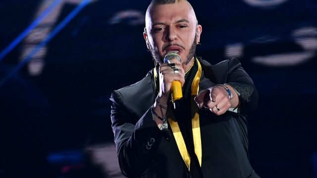 Sanremo 2020 look seconda serata 5 febbraio Marco Senteri