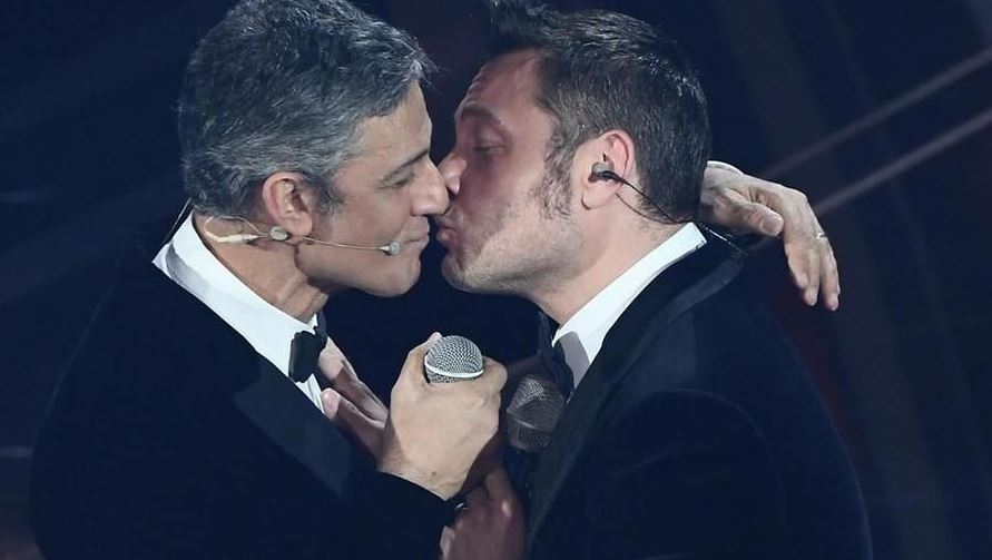 Sanremo 2020 recensione quarta serata bacio Fiorello Tiziano Ferro