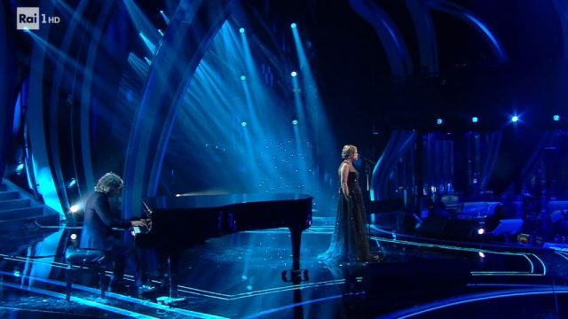Sanremo 2020 diretta finale 8 febbraio - Tosca canta Ho amato tutto - Francesco Gabbani canta Viceversa