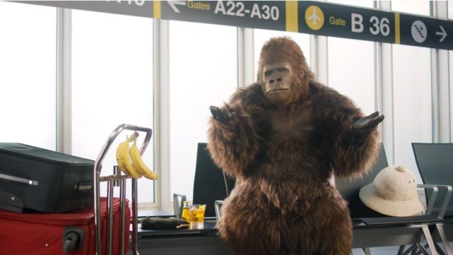 Spot in TV Crodino - Il ritorno del celebre gorilla per l'analcolico biondo con un messaggio distensivo e pacifico