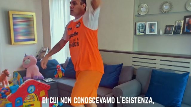 Spot in TV Gillette - Nella nuova pubblicità Bobo Vieri lancia il Bomber kit