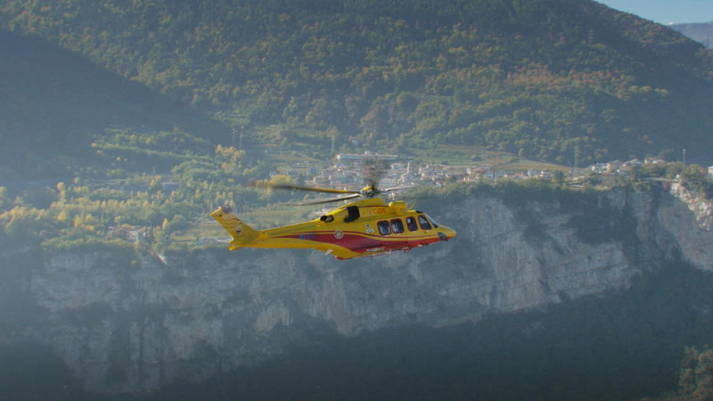 mountain heroes nucleo elicotteri di trento dmax