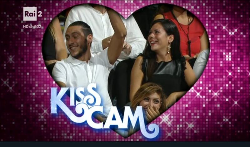 stasera tutto possibile kiss cam