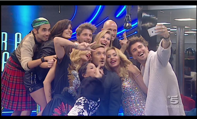 gf vip 24 ottobre francesco totti selfie