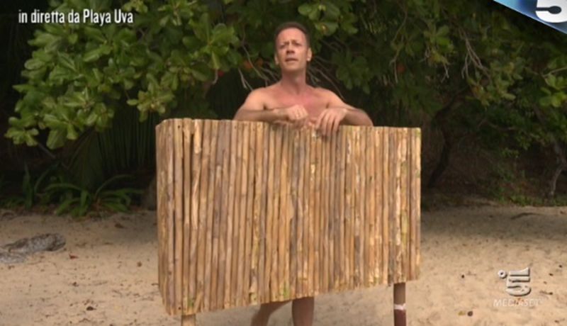 isola dei famosi rocco siffredi paravento