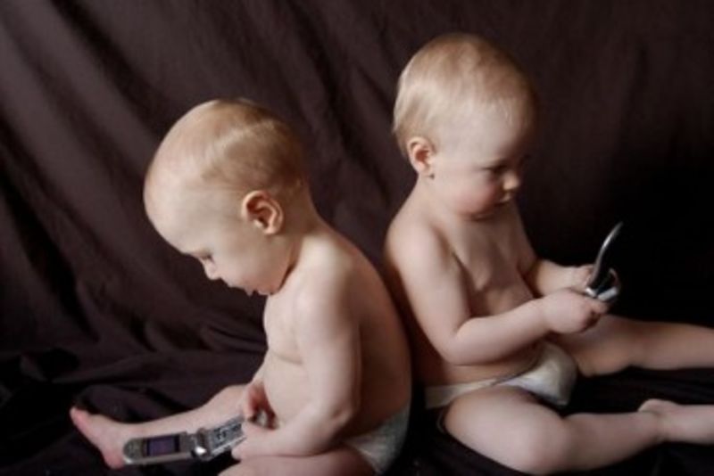 nativi digitali: uso dei telefonini fin da piccoli