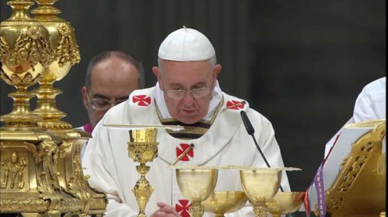 Papa Francesco celebra la Messa