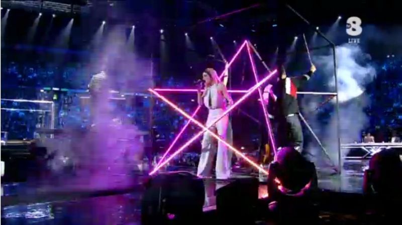 xf10 finale clean bandit roshelle