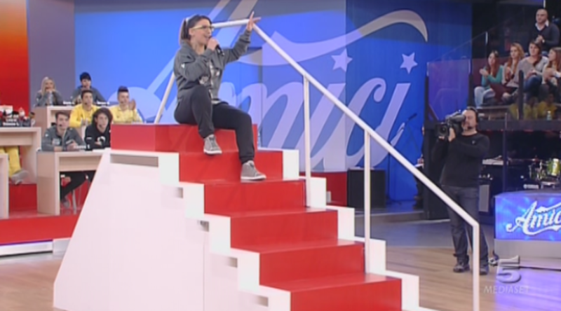 Amici 13, Deborah canta sulle scale