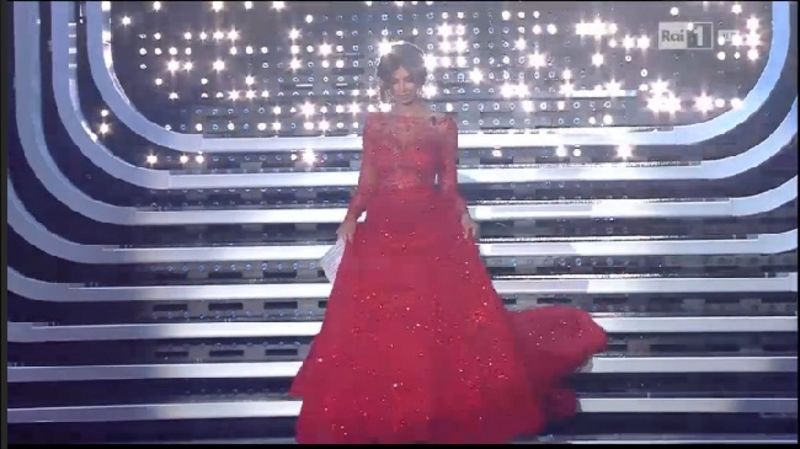 sanremo 10feb madalina ghenea abito2