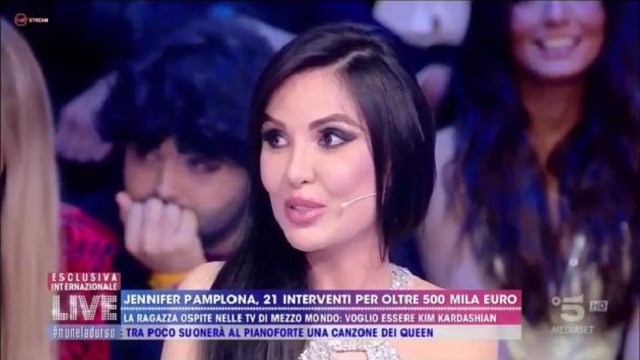 live non è la d urso jennifer pamplona