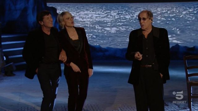 Adrian - Celentano De Filippi e Morandi chiudono cantando Azzurro