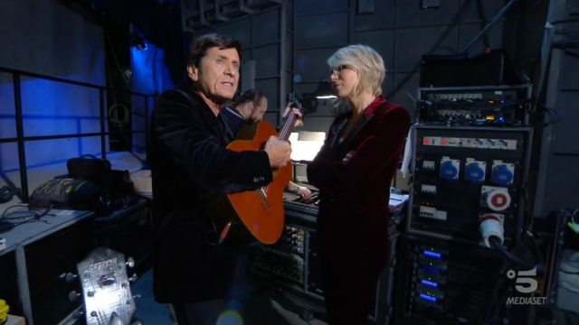 Adrian diretta 14 novembre - Maria De Filippi e Gianni Morandi nel backstage introducono Adriano Celentano