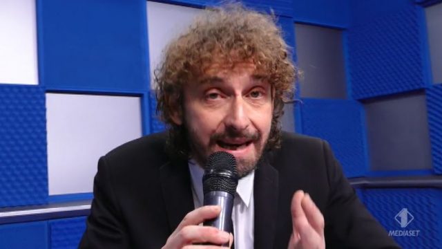 Le Iene Show 24 novembre diretta - Filippo Roma servizio sugli operatori ecologici dell'Ama a Roma