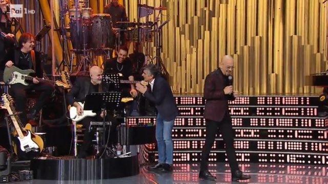 Una storia da cantare 30 novembre - L'irruzione di Vincenzo Salemme e Patty Pravo canta Il paradiso