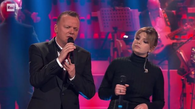 20 anni che siamo italiani diretta 6 dicembre - Ospite Emma Marrone canta con Gigi D'Alessio il brano Cu'mme