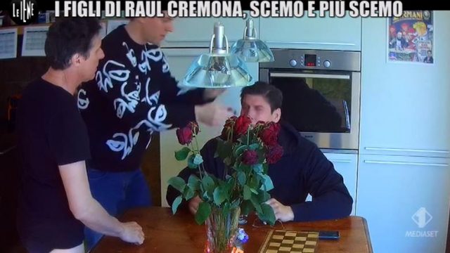 Le Iene Show 10 dicembre - Scherzo Raul Cremona