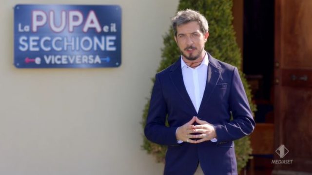 La pupa e il secchione e viceversa Diretta 7 gennaio - Paolo Ruffini presenta i concorrenti e arriva la Regina delle Pupe Valeria Marini