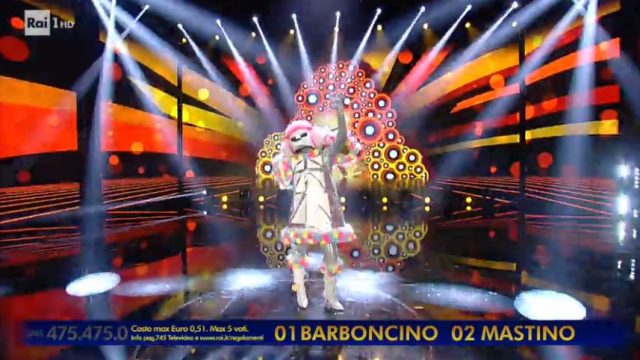 Il cantante mascherato 17 gennaio - Il mastino napoletano vince la sfida finale, eliminato il barboncino dietro la maschera c'è Arisa