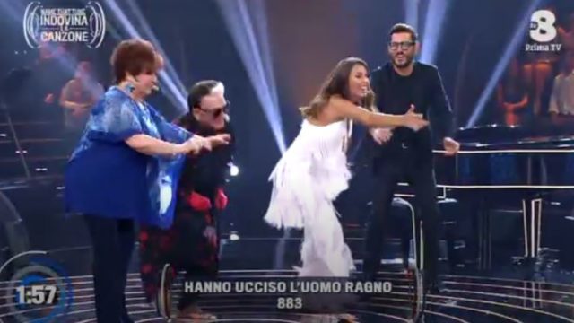 Cristiano Malgioglio, Orietta Berti ed Elettra Lamborghini mimano le canzoni