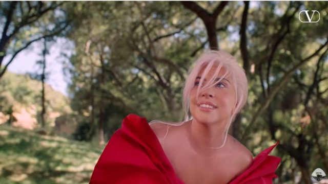 Spot in TV Valentino, Lady Gaga nella pubblicità del profumo Voce Viva