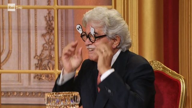 Gli occhiali di Antonio Razzi per Halloween