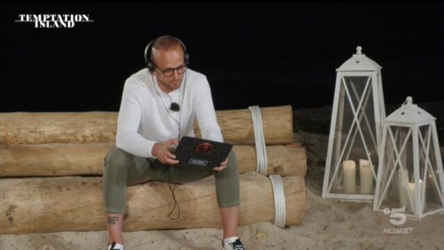 Temptation Island 2021 diretta 5 luglio Stefano falò