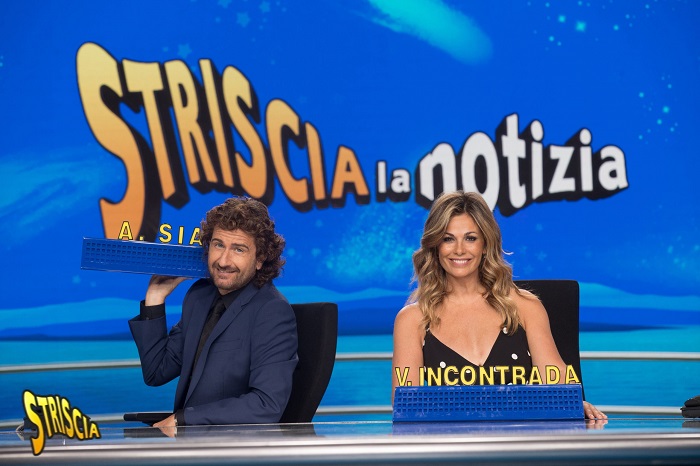 Striscia la notizia 3 novembre diretta Alessandro Siani e Vanessa Incontrada