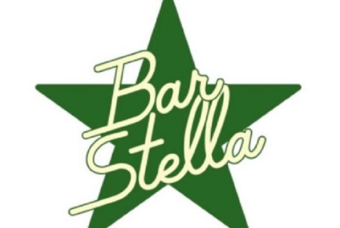 Bar Stella 4 gennaio, De Martino, πρωταγωνιστής, τοποθεσία, κόμικς, παρωδία