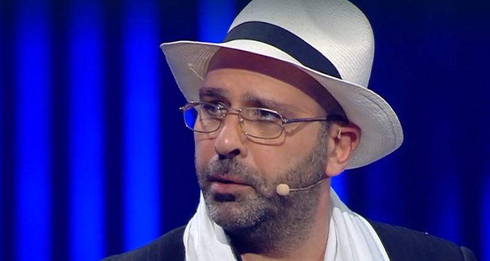 Sanremo 2022 diretta 2 febbraio Checco Zalone in Oronzo Carrisi