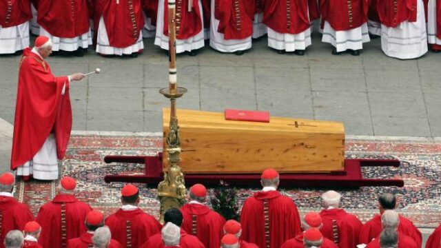 Programmazione tv funerali Joseph Ratzinger dove vederli