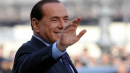 Funerali Silvio Berlusconi programmazione tv orari