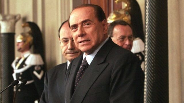 Morte Silvio Berlusconi programmazione tv