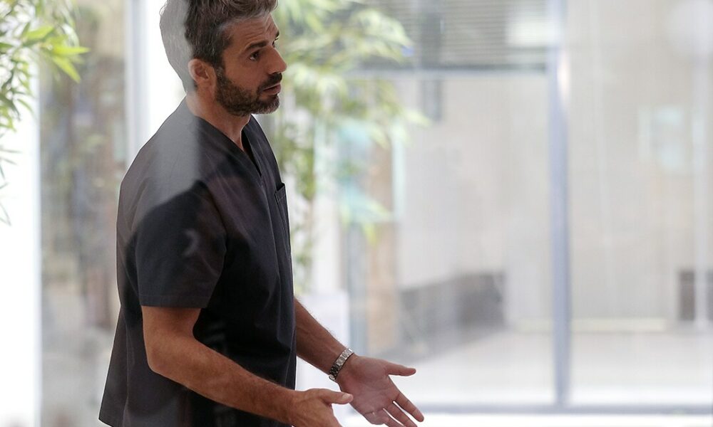 DOC-Nelle tue mani Risvegli trama