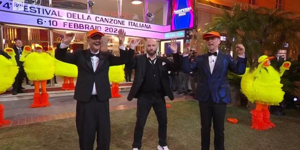Sanremo 2024 seconda serata John Travolta