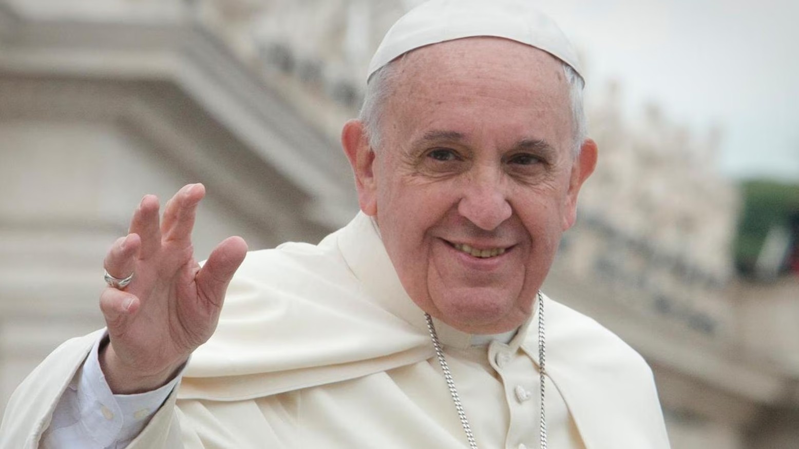 La scomparsa di Papa Francesco Papa Francesco saluta i fedeli durante una celebrazione