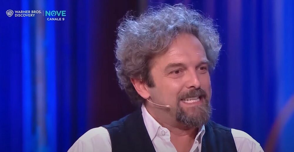 Antonio Ornano Maschio caucasico irrisolto NOVE Comedy Club