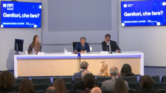Genitori che fare conferenza stampa temi
