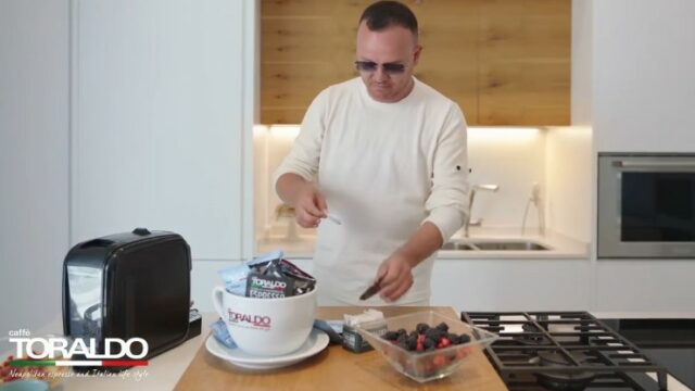Gigi D'Alessio pubblicità Caffè Toraldo